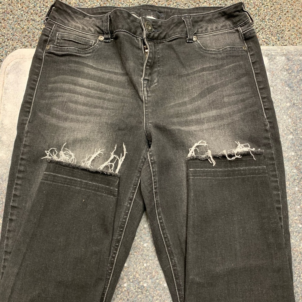 Maurices black frayed bottom jeggings